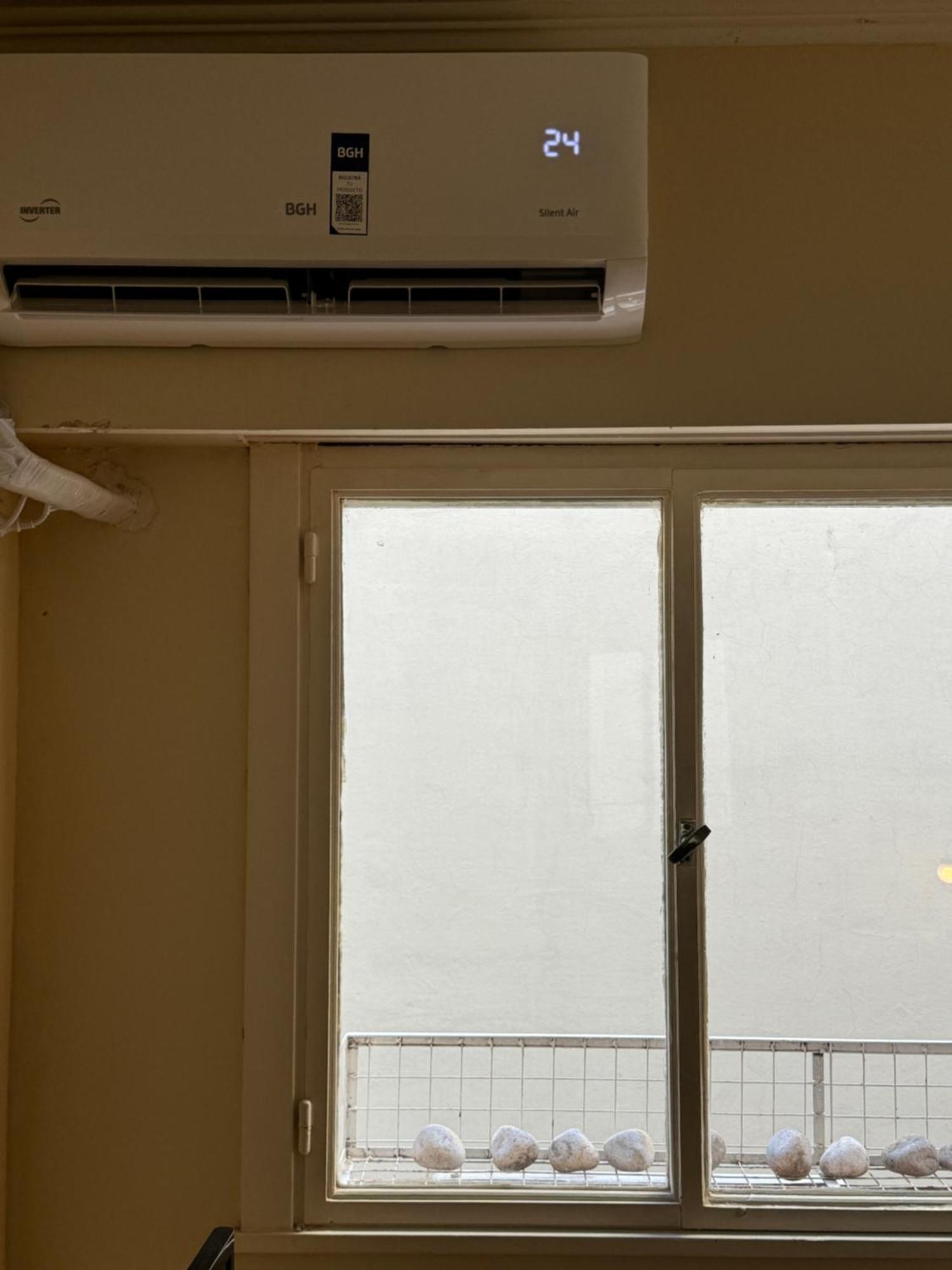 Azcuenagahome Silencioso Y Luminoso Piso Alto De 45M2 , Con La Mejor Ubicacion, Nuestros Huespedes Nos Avalan Con Sus Comentarios, Bilingual Staff Buenos Aires Esterno foto